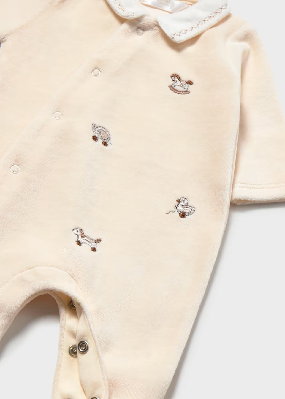 Pijama bordada recién nacido