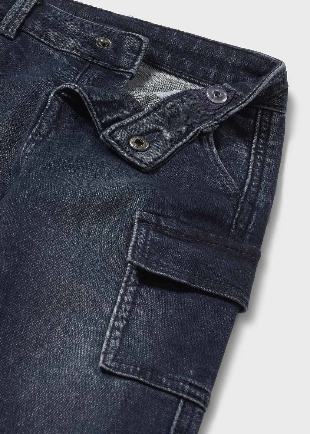 Pantalón cargo oscuro